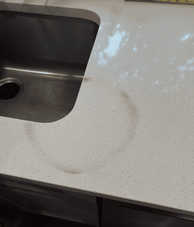 objetos calientes cuarzo manchas en mesadas de cuarzo